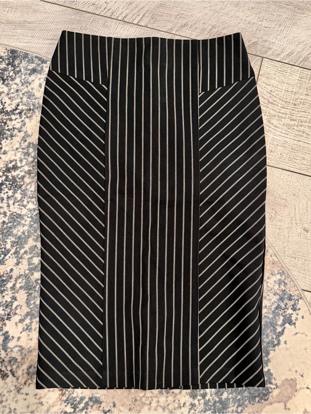 NY & Company Black Pinstripe Pencil Skirt Size 4 NWT
